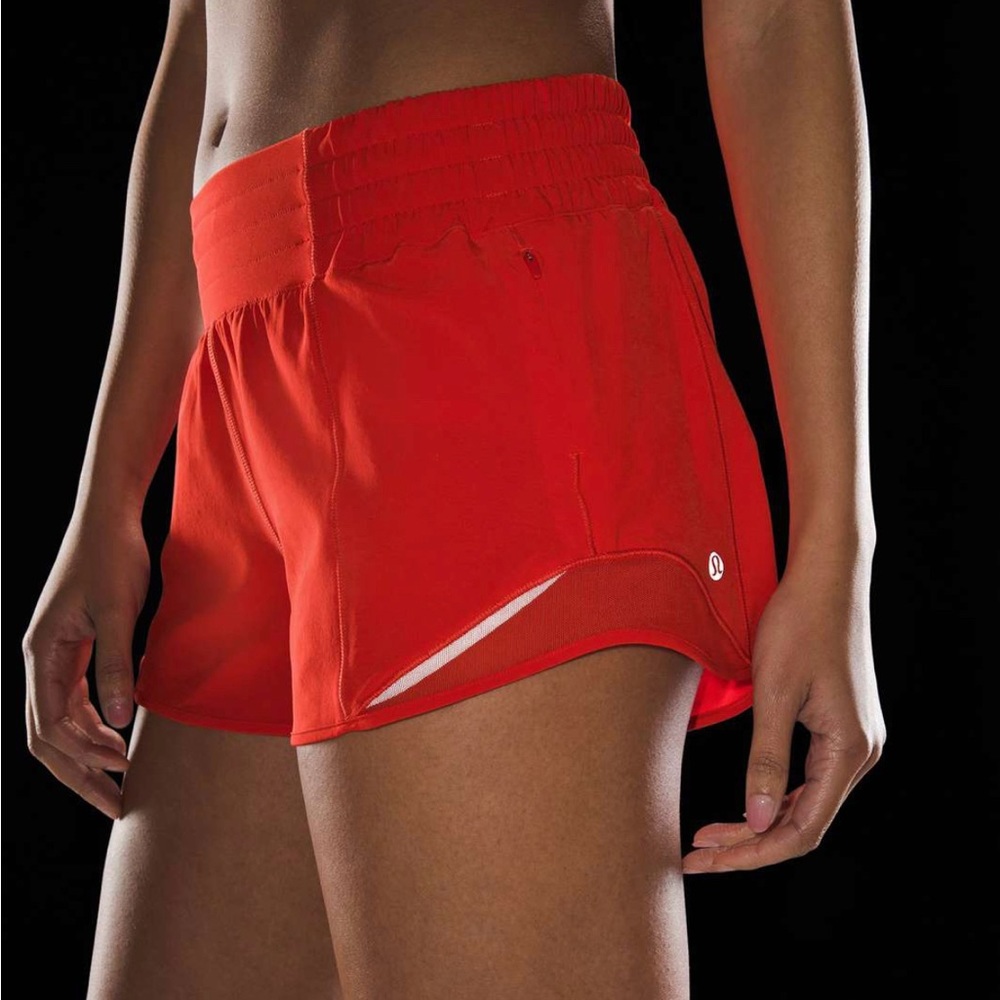 LULULEMON HOT HEAT Hotty Hot High-Rise lined shorts 2.5 inch size 6!